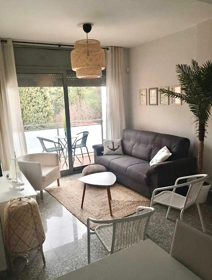Seahomes Vacations, Beach&pool, In Fenals Apartament *